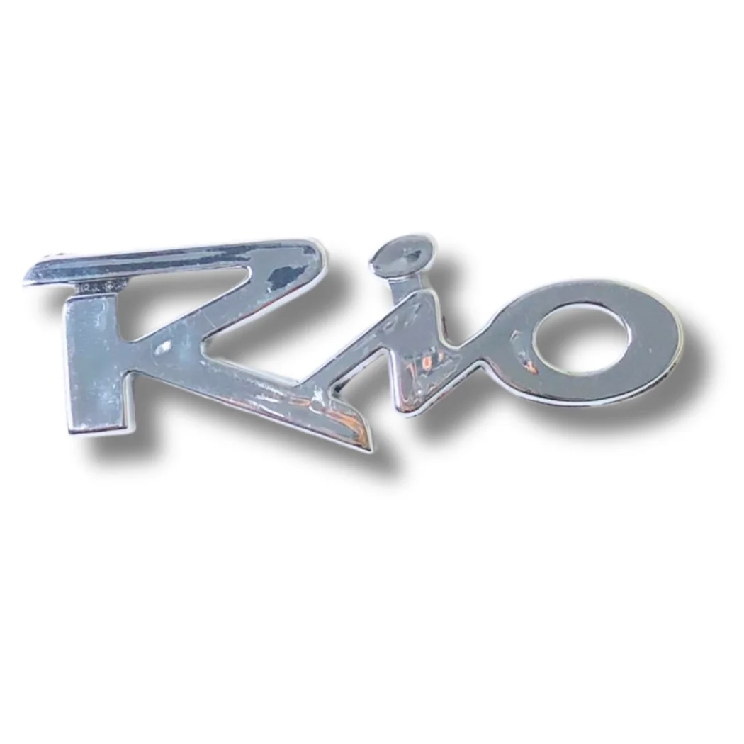emblema-inyectado-kia-rio-trasero